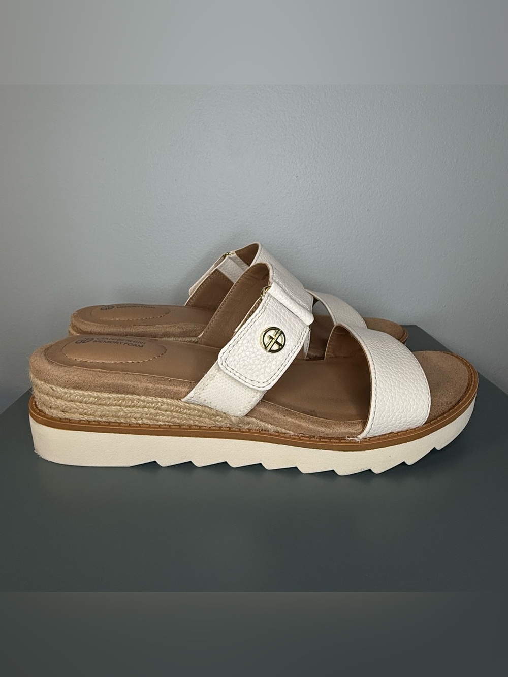 ‼️NOT FOR SALE‼️Gianni Bernini Wedge Sandals Comfort Footbed - Picture 2 of 9